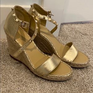 Marc fisher gold wedges